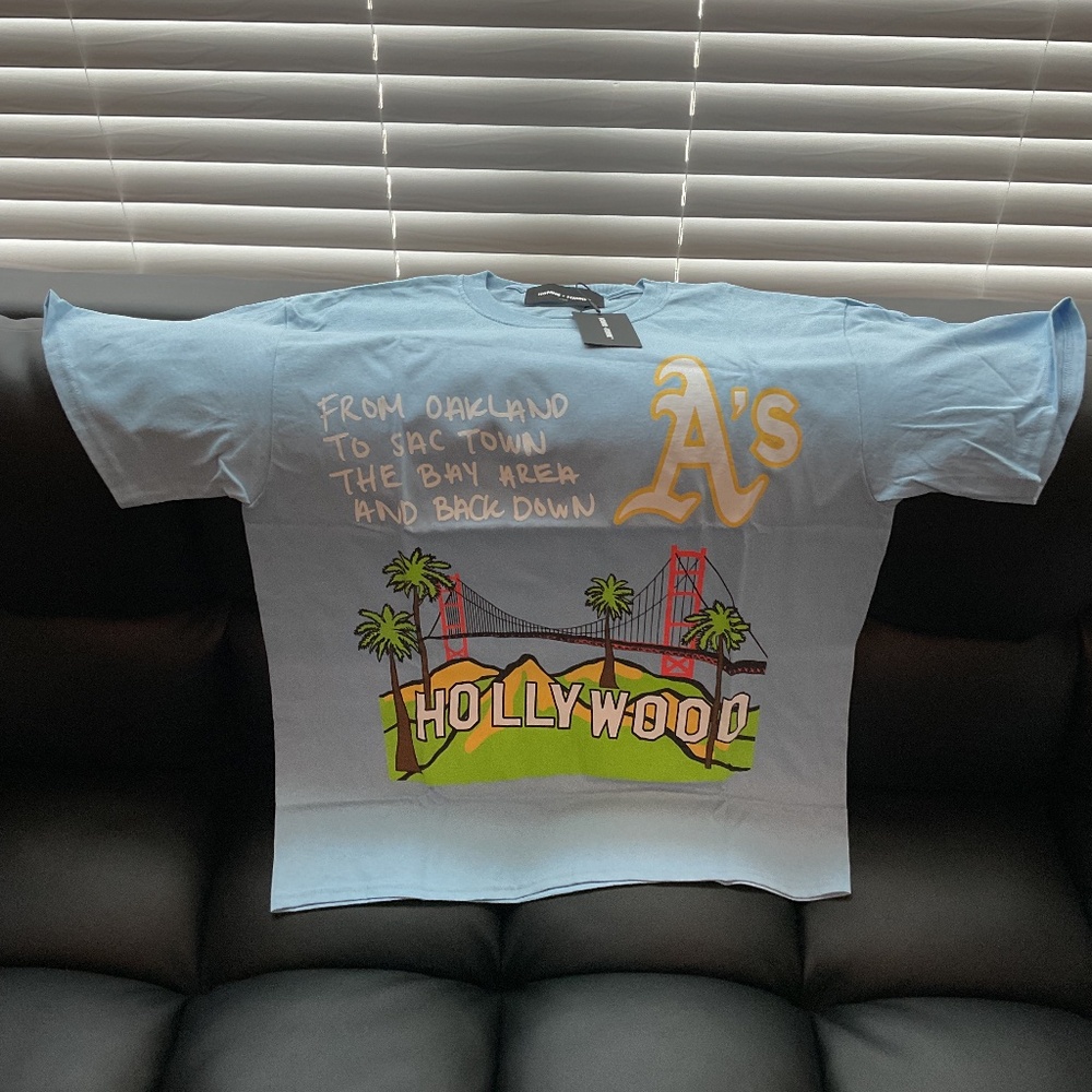 Homme + Femme Cali to NYC Baby Blue Tee Shirt Size Large Graphic Puff Print